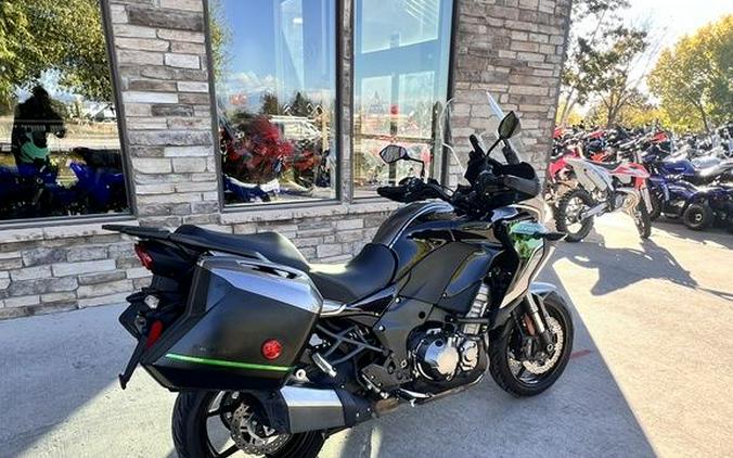 2022 Kawasaki Versys® 1000 SE LT+