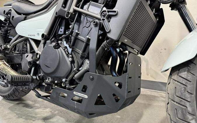 2024 Kawasaki Eliminator® Pearl Storm Gray