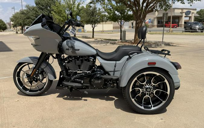 2026 Harley-Davidson® Road Glide 3 Dark Billiard Gray
