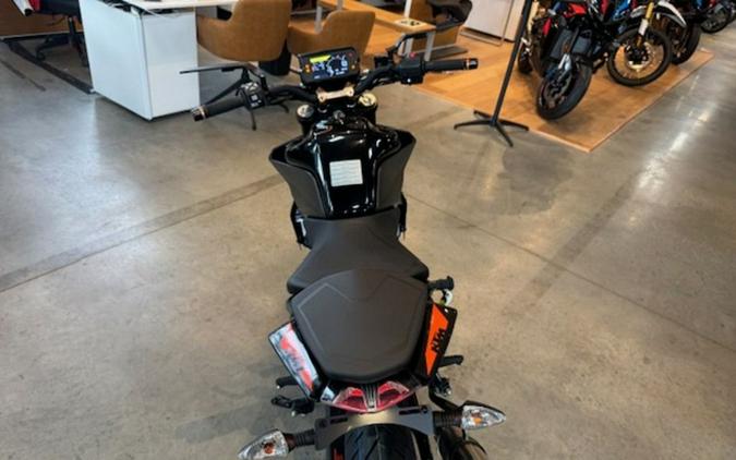 2023 KTM Duke 390