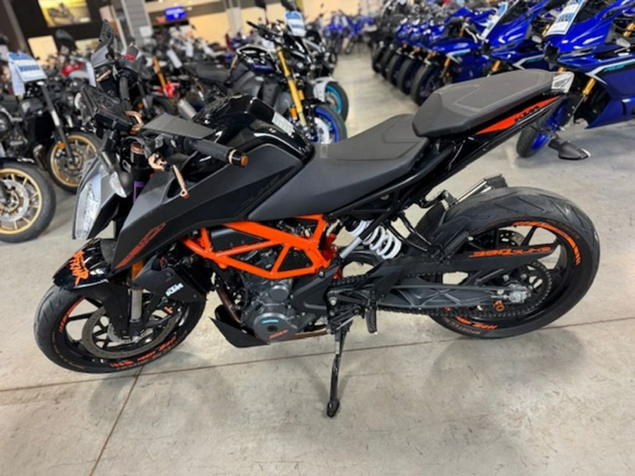 2023 KTM Duke 390
