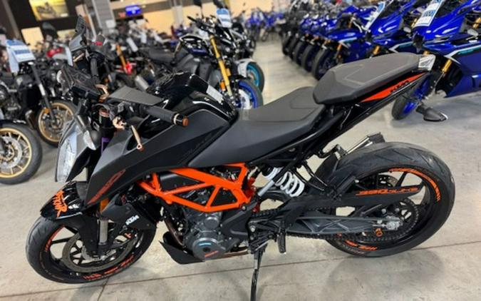 2023 KTM Duke 390