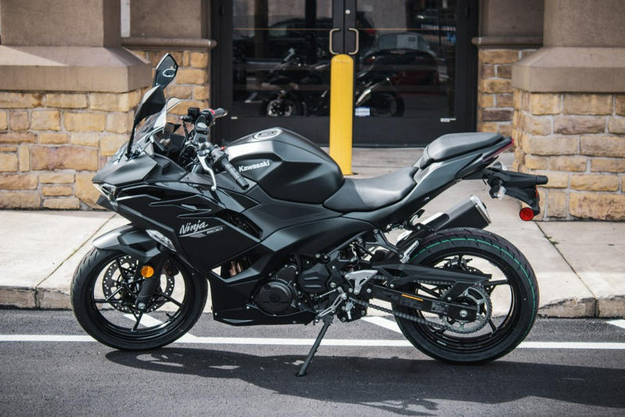 2026 Kawasaki Ninja® 500 Metallic Flat Spark Black