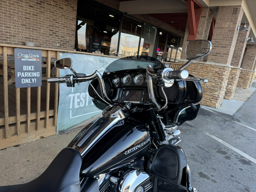 2015 Harley-Davidson® Ultra Limited Low Vivid Black