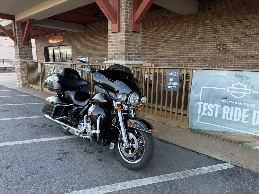 2015 Harley-Davidson® Ultra Limited Low Vivid Black