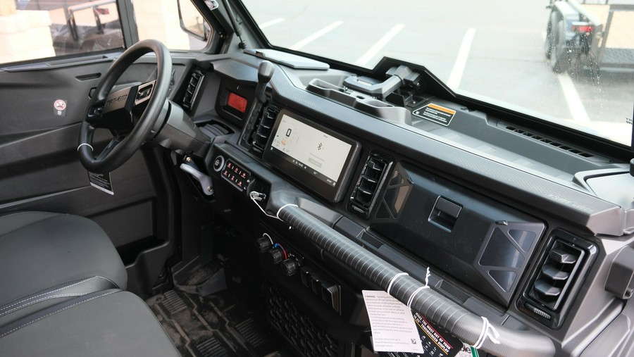 2026 CAN-AM DEFENDER MAX LIMITED CAB HD11