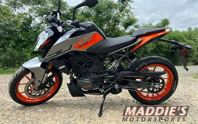 2023 KTM 200 Duke