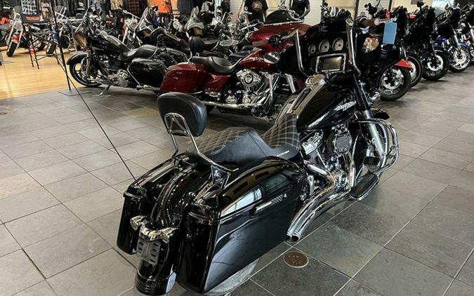 2017 Harley-Davidson FLHXS - Street Glide Special