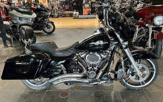 2017 Harley-Davidson FLHXS - Street Glide Special