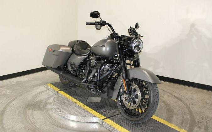 2018 Harley-Davidson® FLHRXS - Road King® Special