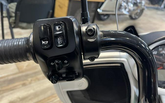 2021 Indian Roadmaster Dark Horse White Smoke