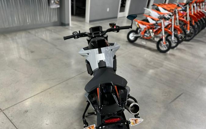 2023 KTM 790 Duke