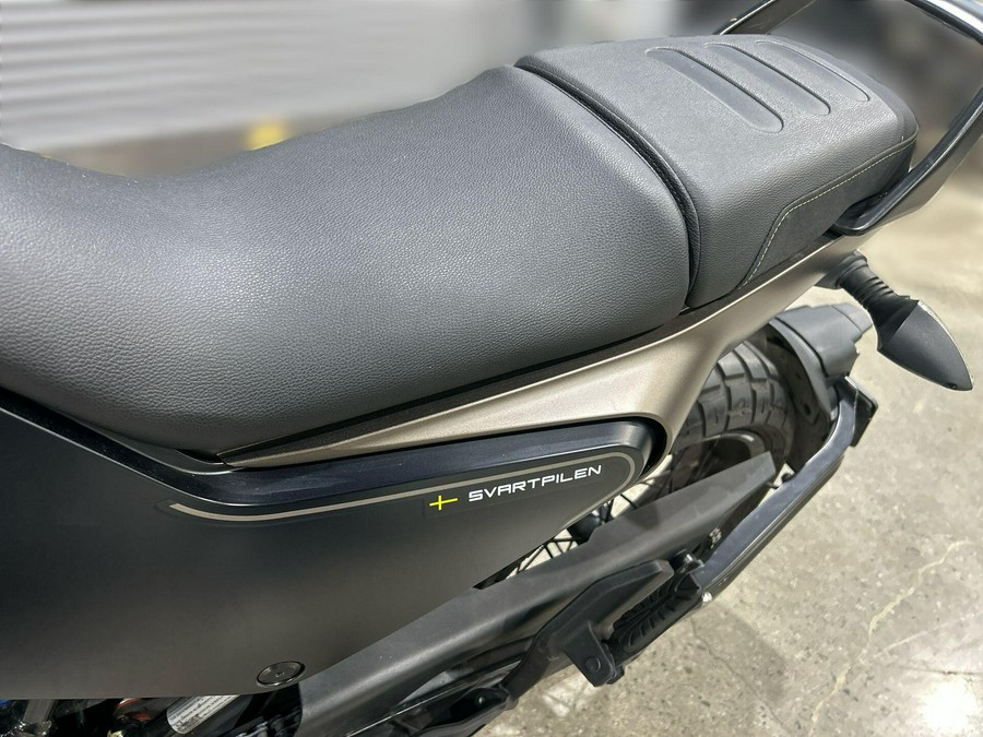 2023 Husqvarna SVARTPILEN 401