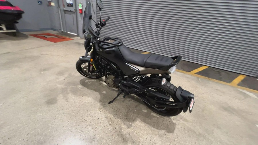 2023 Husqvarna SVARTPILEN 401