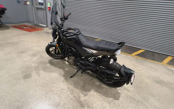 2023 Husqvarna SVARTPILEN 401