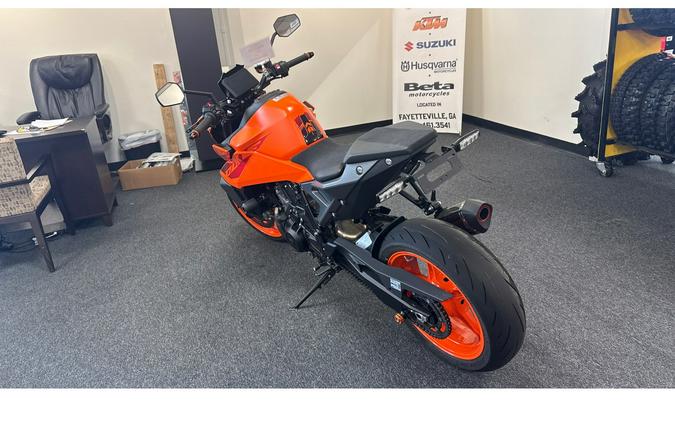 2024 990 DUKE - KTM