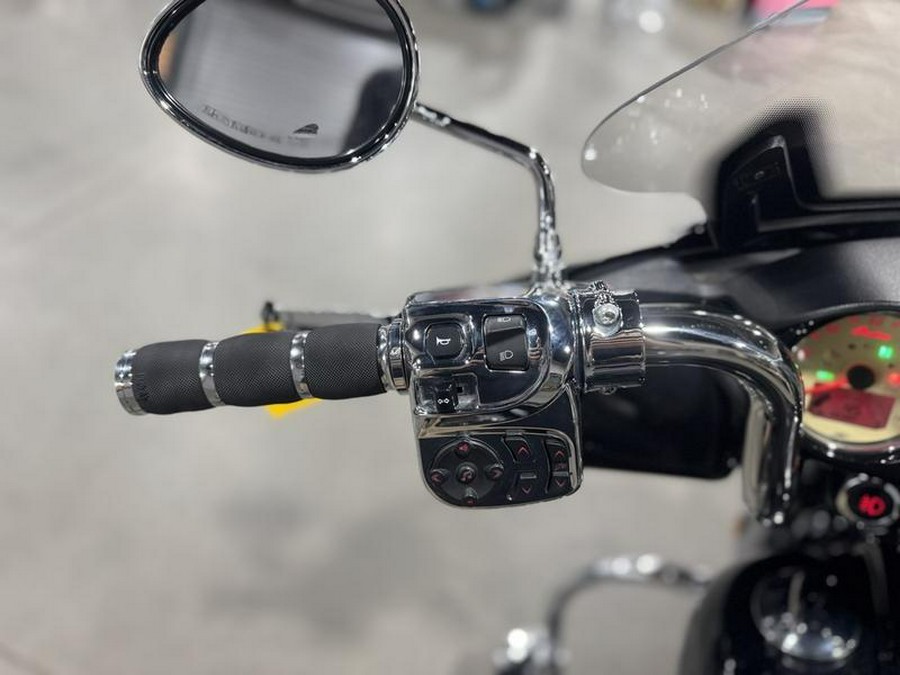 2017 Indian Motorcycle® Chieftain® Thunder Black Pearl