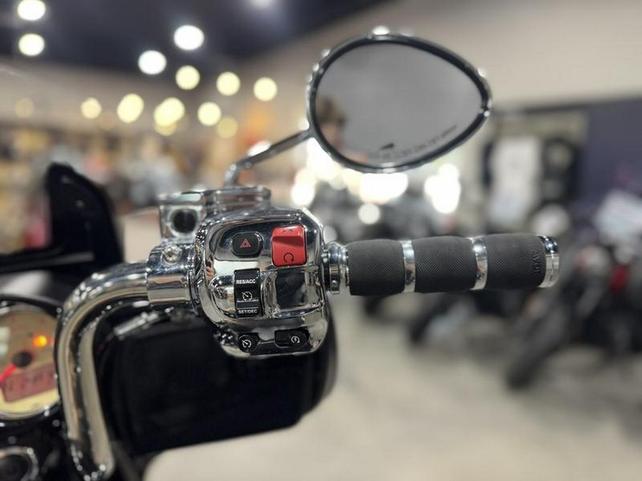 2017 Indian Motorcycle® Chieftain® Thunder Black Pearl