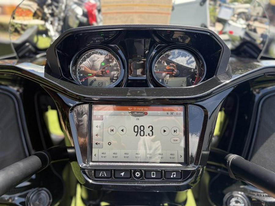 2025 Indian CHALLENGER DARKHORSE POWERBAND AUDIO