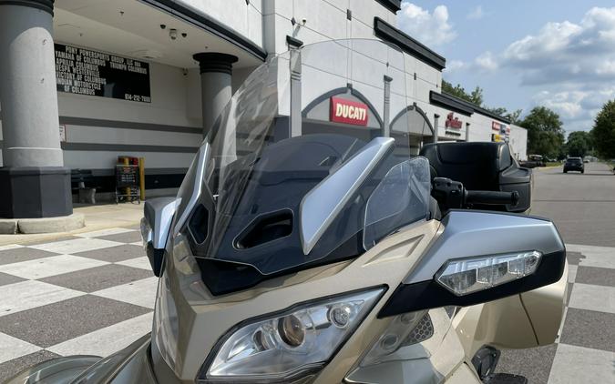 2017 Can-Am Spyder® RT-S SE6