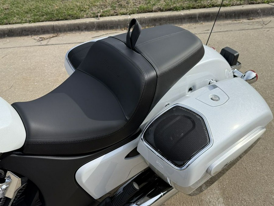 2025 Indian Motorcycle® Challenger® Limited 112 w/PowerBand Audio Ghost White Metallic with Black M
