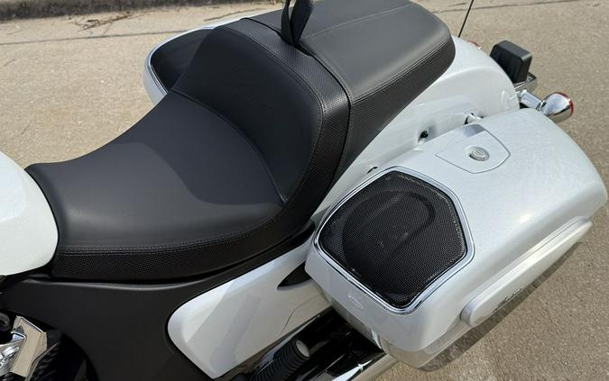 2025 Indian Motorcycle® Challenger® Limited 112 w/PowerBand Audio Ghost White Metallic with Black M