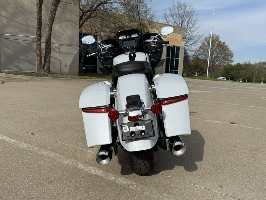 2025 Indian Motorcycle® Challenger® Limited 112 w/PowerBand Audio Ghost White Metallic with Black M