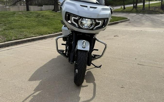 2025 Indian Motorcycle® Challenger® Limited 112 w/PowerBand Audio Ghost White Metallic with Black M