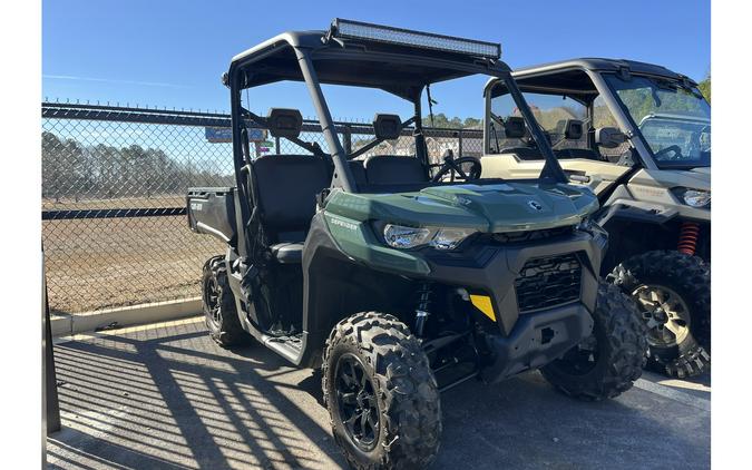 2024 Can-Am Defender DPS™ HD7
