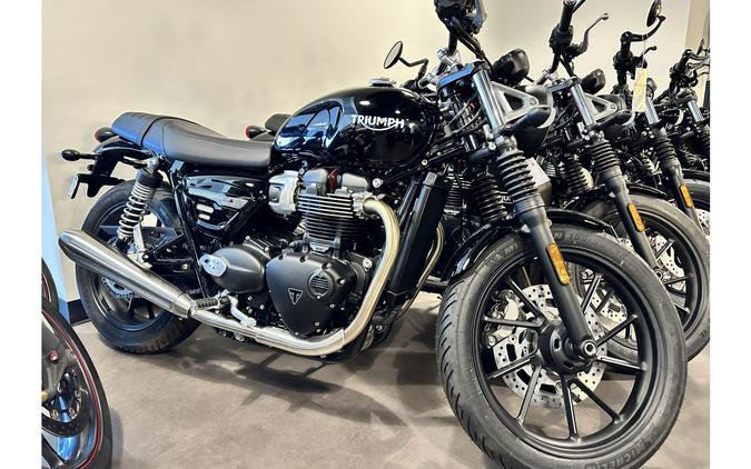 2023 Triumph Speed Twin 900 First Look [Fast Facts + 20 Photos]