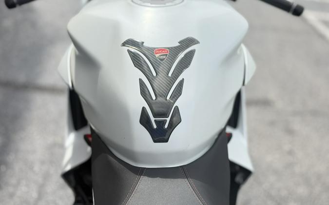 2023 Ducati SuperSport 950 S Arctic White Silk fairing with Ducati Red frame and Glossy Black wheel rims with Ducati Red “tag” - 05200T