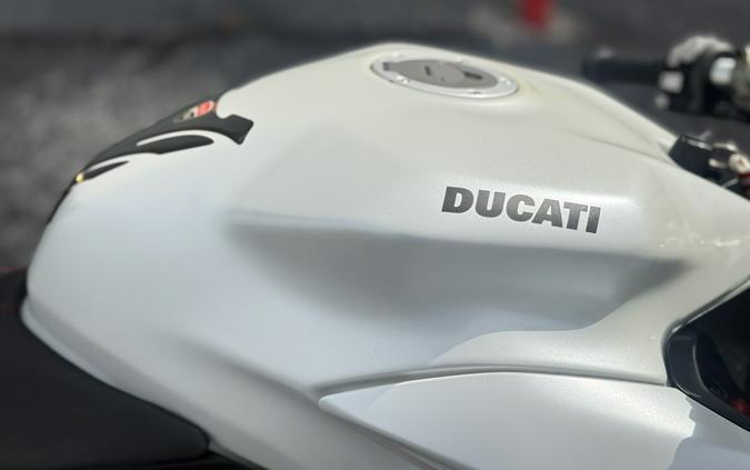 2023 Ducati SuperSport 950 S Arctic White Silk fairing with Ducati Red frame and Glossy Black wheel rims with Ducati Red “tag” - 05200T