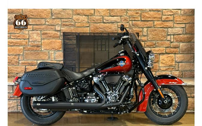 2025 Harley-Davidson Heritage Classic Whiskey Fire / Vivid Black w/Cast Wheels