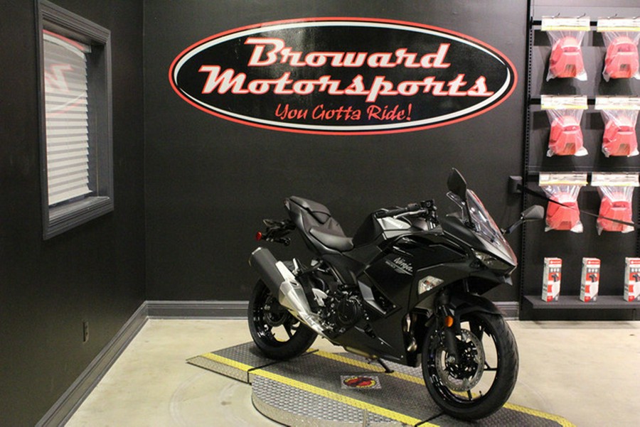 2026 Kawasaki Ninja 500 ABS Metallic Flat Spark Black