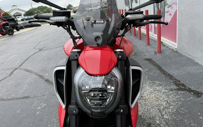 2023 Ducati Diavel V4 Ducati Red