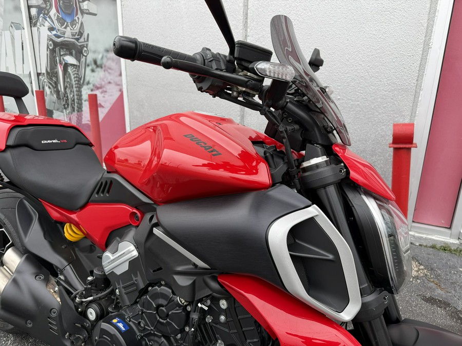 2023 Ducati Diavel V4 Ducati Red