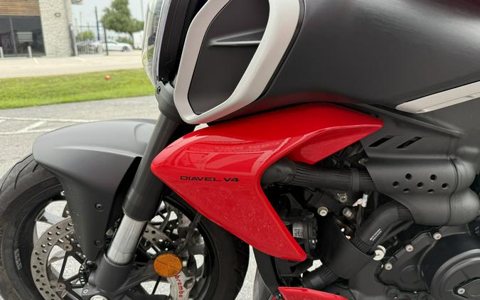 2023 Ducati Diavel V4 Ducati Red