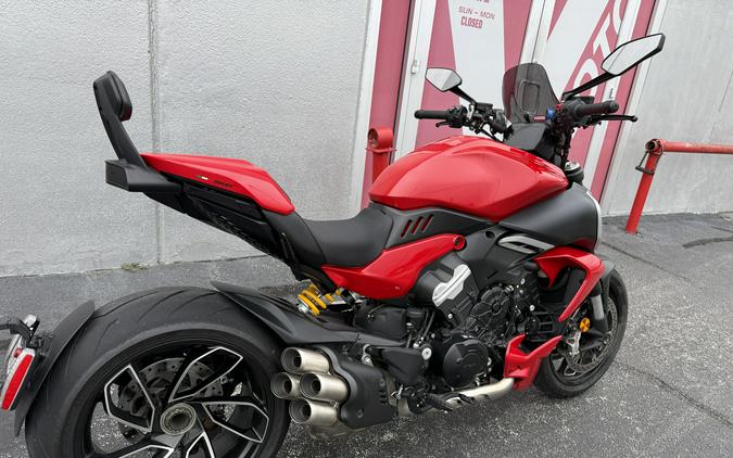 2023 Ducati Diavel V4 Ducati Red