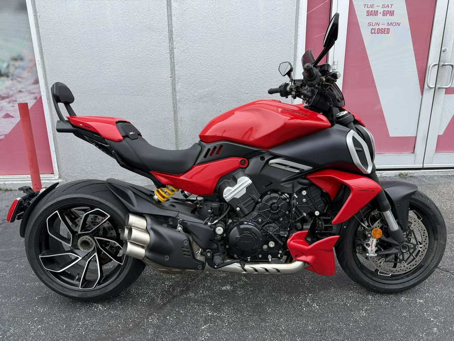 2023 Ducati Diavel V4 Ducati Red