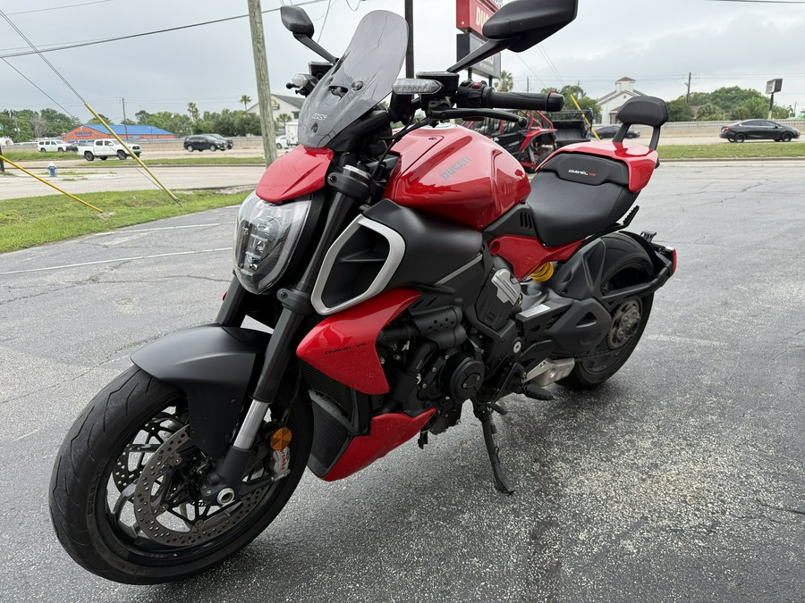 2023 Ducati Diavel V4 Ducati Red
