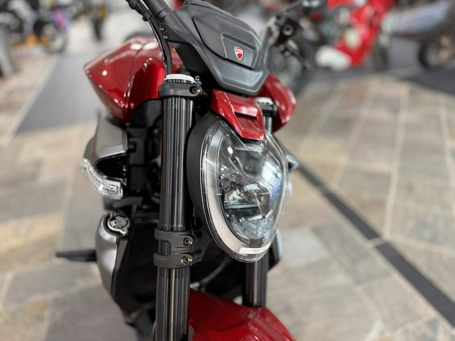 2026 Ducati XDiavel V4 Burning Red