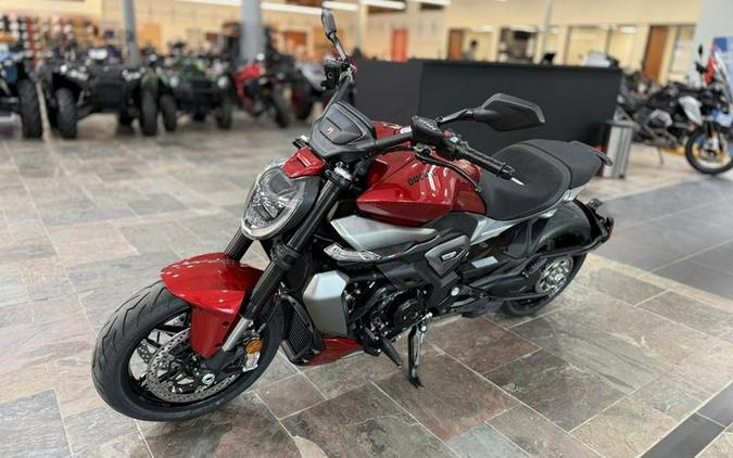 2026 Ducati XDiavel V4 Burning Red