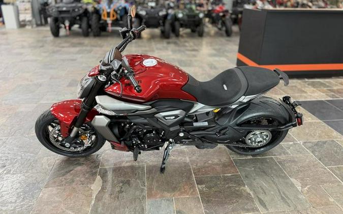 2026 Ducati XDiavel V4 Burning Red