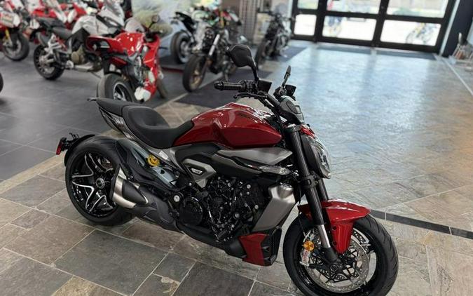 2026 Ducati XDiavel V4 Burning Red