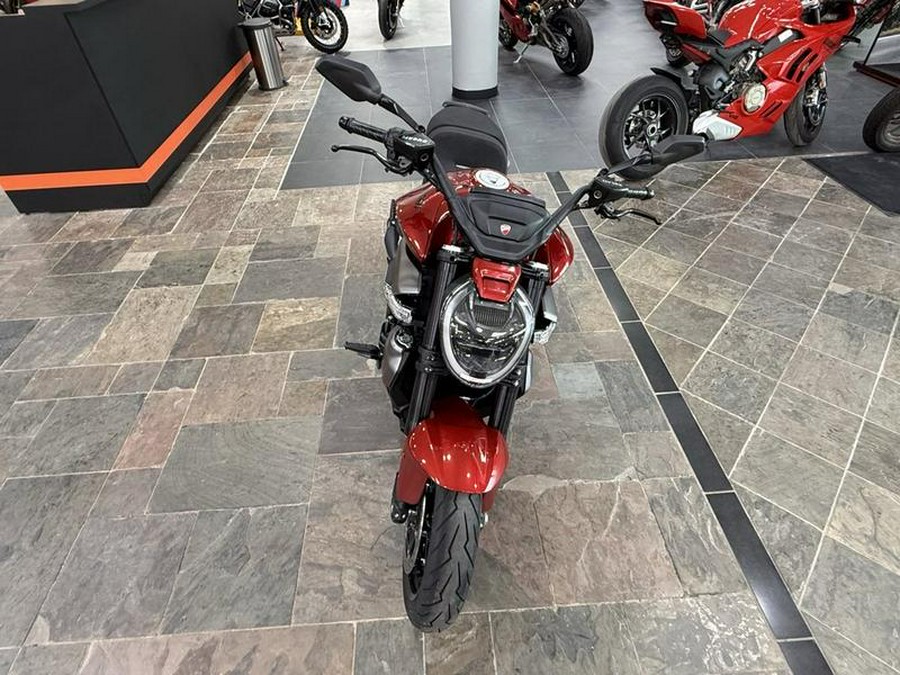 2026 Ducati XDiavel V4 Burning Red