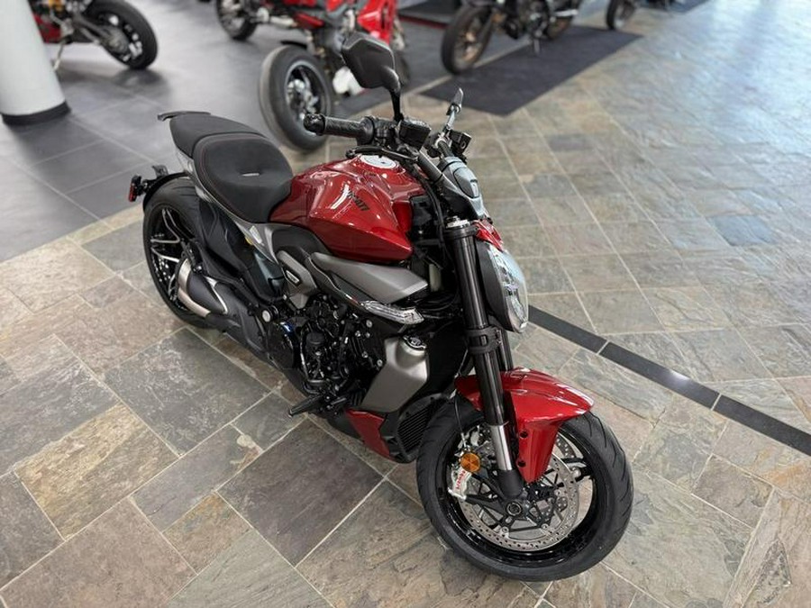 2026 Ducati XDiavel V4 Burning Red