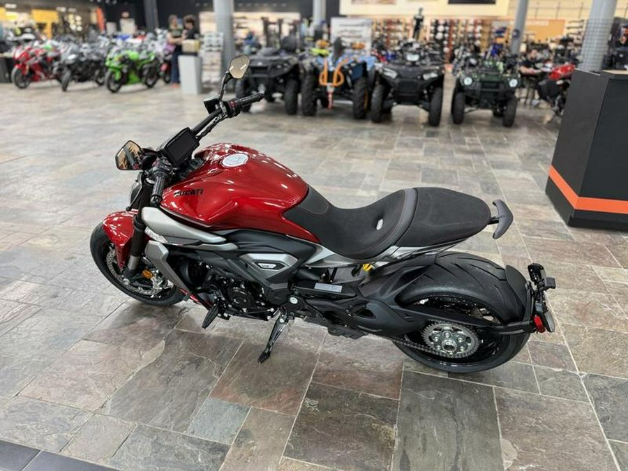 2026 Ducati XDiavel V4 Burning Red