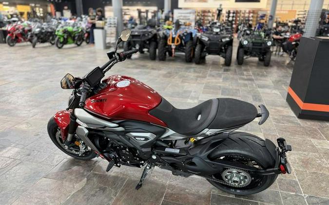 2026 Ducati XDiavel V4 Burning Red