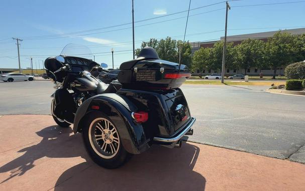 2023 Harley-Davidson® Tri Glide® Ultra Vivid Black