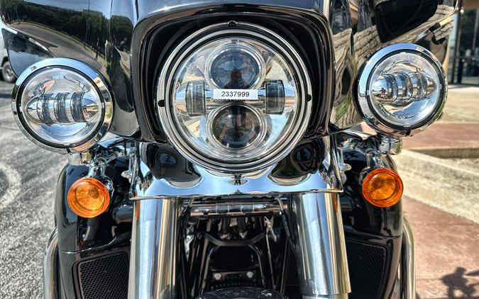 2023 Harley-Davidson® Tri Glide® Ultra Vivid Black